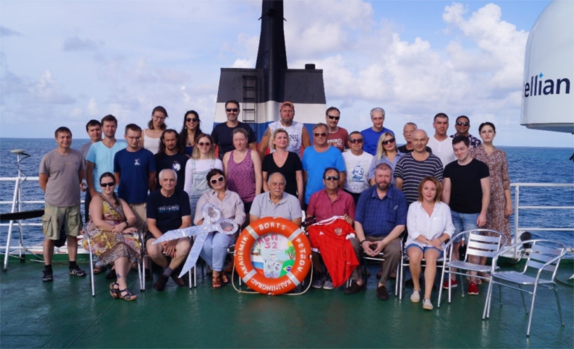 Участники 52-го рейса экспедиции Научно-исследовательского судна «Академик Борис Петров»