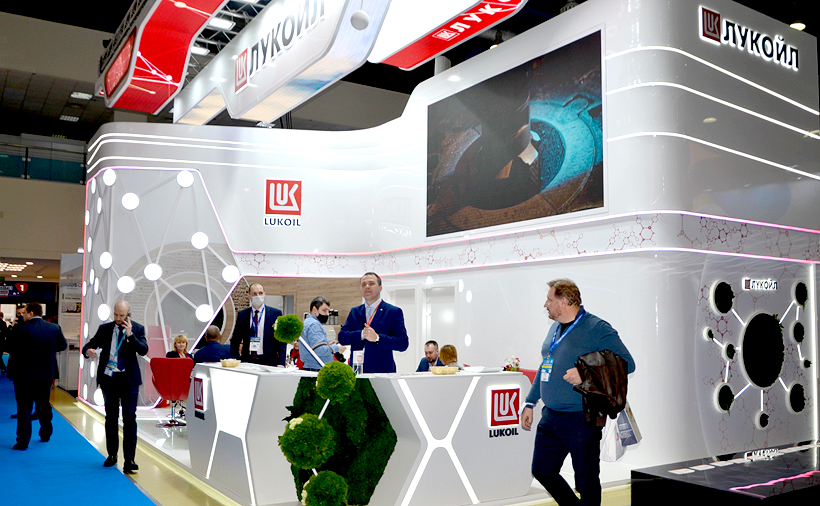 Стенд компании «Лукойл» на выставке interplastica 2022 в Москве