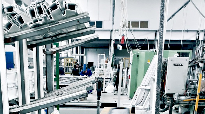 Производство пластиковых окон на заводе «ПК „Окна столицыˮ» в Сергиевом Посаде