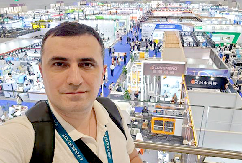 Эльнур Мойсумов, главный технолог Солнечногорского завода «Европласт» на выставке Chinaplas 2025  