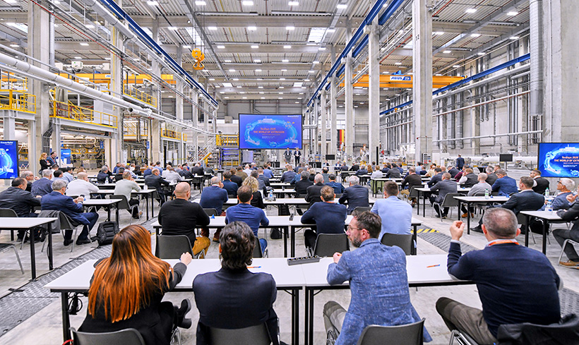 KraussMaffei   TecDays World of Extrusion,    300   44  