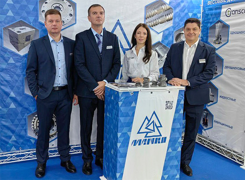 Команда «МАНРО МЕХАНИКА» на своем выставочном стенде