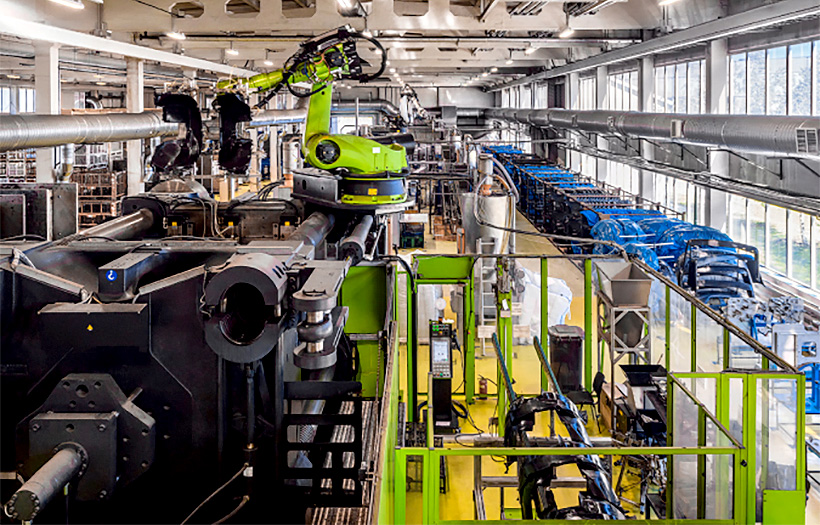 Роботизированный цех для литья пластмассовых автокомпонентов компании «Полад» 