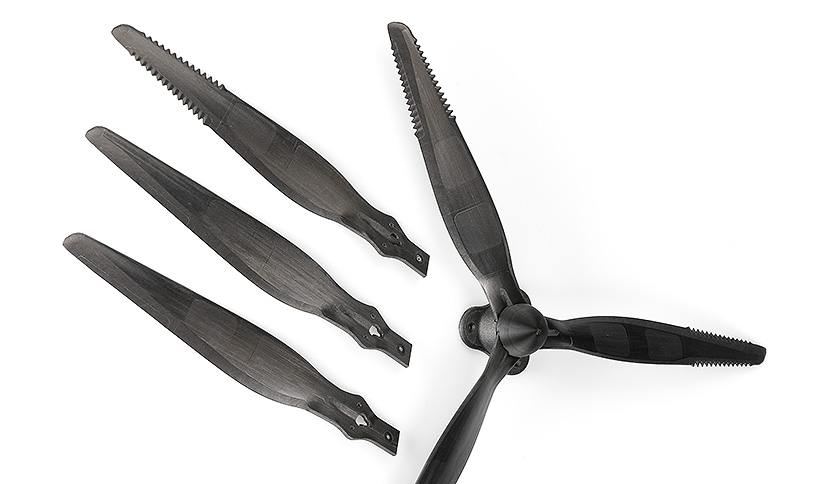 Пропеллер беспилотного летательного аппарата с композитными лопастями, армированными углеродным волокном, изготовленными методом литья под давлением из многослойной ленты на ТПА ENGEL