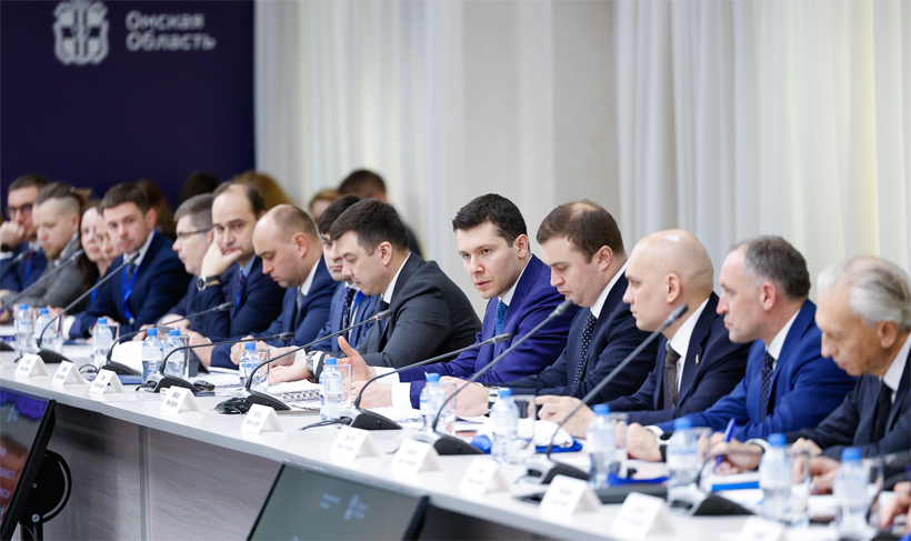 В ходе рабочей поездки в Омск глава Минпромторга России Антон Алиханов принял участие в совместном заседании подкомиссии по химической промышленности и биоэкономике при Правительственной комиссии по промышленности и Координационного совета по промышленнос