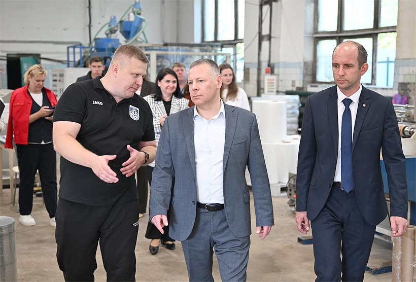Михаил Евраев, губернатор Ярославской области, посетил современное промышленное предприятие ООО «Диамант Экстружн» в Большом Селе