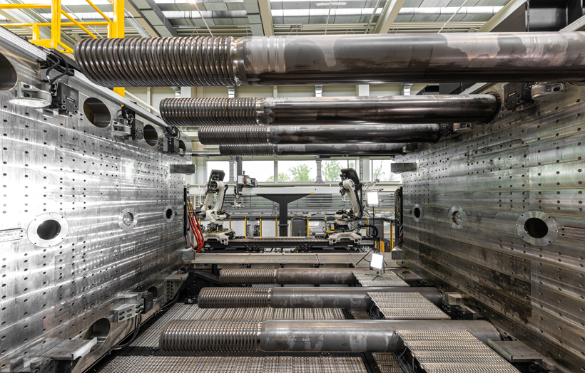 Большое пространство пресс-формы обеспечивает ТПА ENGEL duo 12000 US гибкую автоматизацию и эффективное производство сложных крупногабаритных изделий