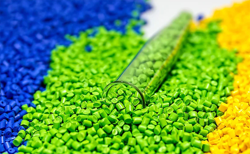 Компаунд из ЭВА применяется при производстве обуви, включая комплектующие, детских игрушек, ковриков для автомобилей, спорта, напольных покрытий и других изделий