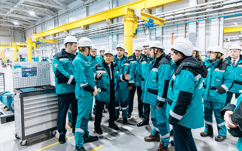 Делегация правительства Республики Татарстан во главе с Раисом РТ Рустамом Миннихановым посетила ремонтно-механический завод (РМЗ) нижнекамского предприятия СИБУРа после масштабной модернизации