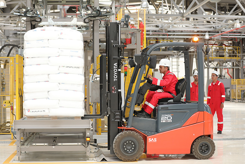 Погрузка полиэтилена высокой плотности на заводе SOCAR Polymer, Азербайджан