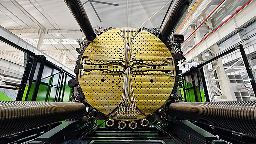 Термопластавтомат Tederic модели NEO M4000v с усилием смыкания 4000 т на заводе BYD