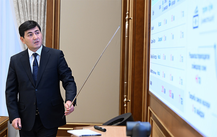 Представитель «Узкимесаноат» представляет проект по производства полимеров на основе глубокой переработке угля