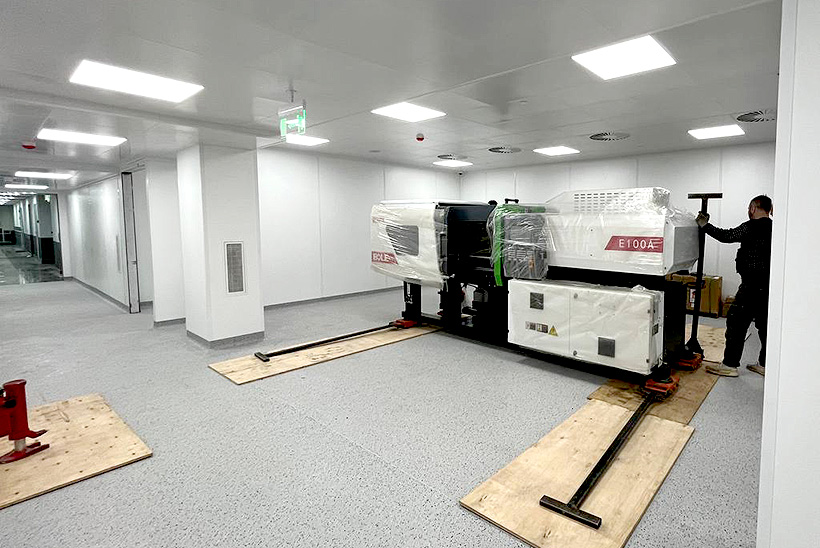 Установка термопластавтомата в Сеченовском университете для разработки медицинских изделий