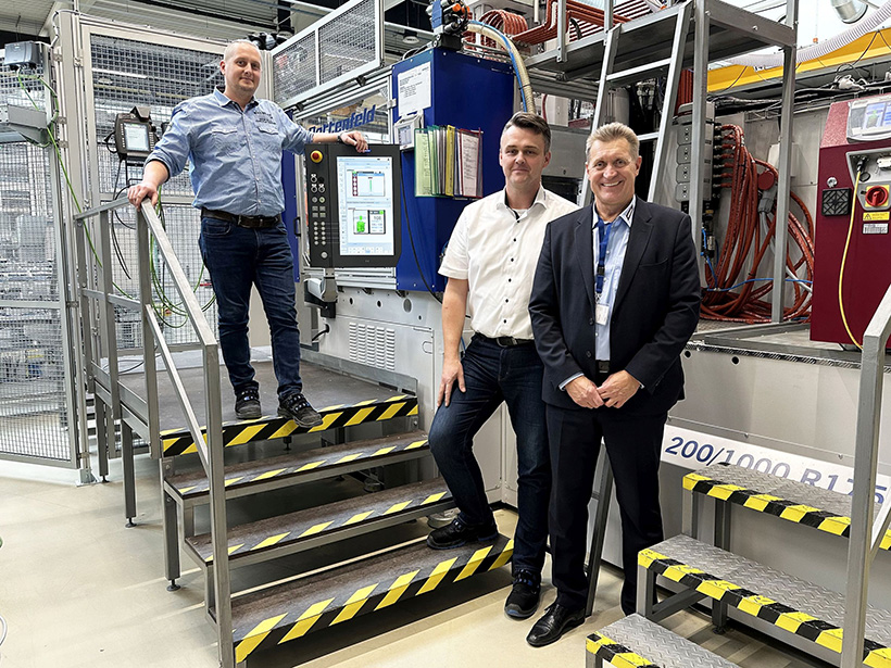 Павел Богунек и Марек Хейль из Swoboda (Чехия) вместе с Михалом Слабой из WITTMANN BATTENFELD (Чехия) (слева направо)